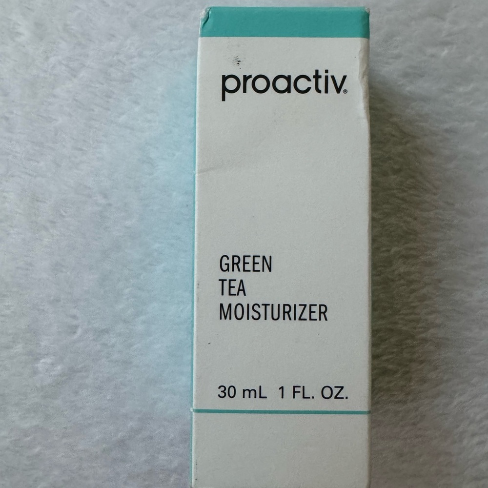 Proactiv Green Tea Moisturizer - White and Teal